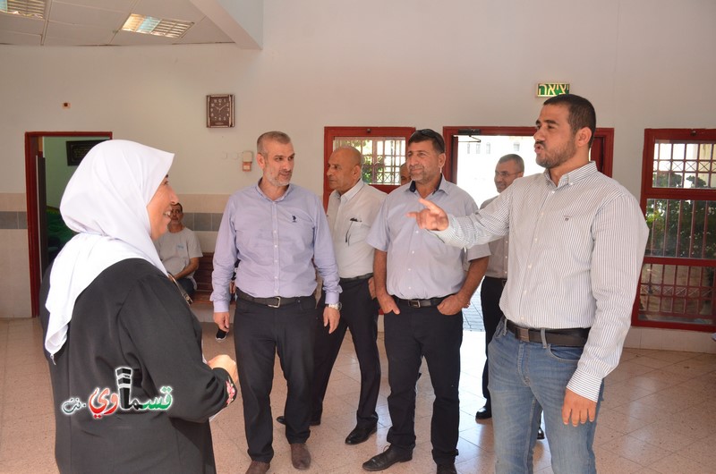 كفرقاسم- فيديو: نواب وأعضاء المجلس البلدي يشاركون الطلاب افتتاح عامهم الدراسي  باجواء بهيجة .